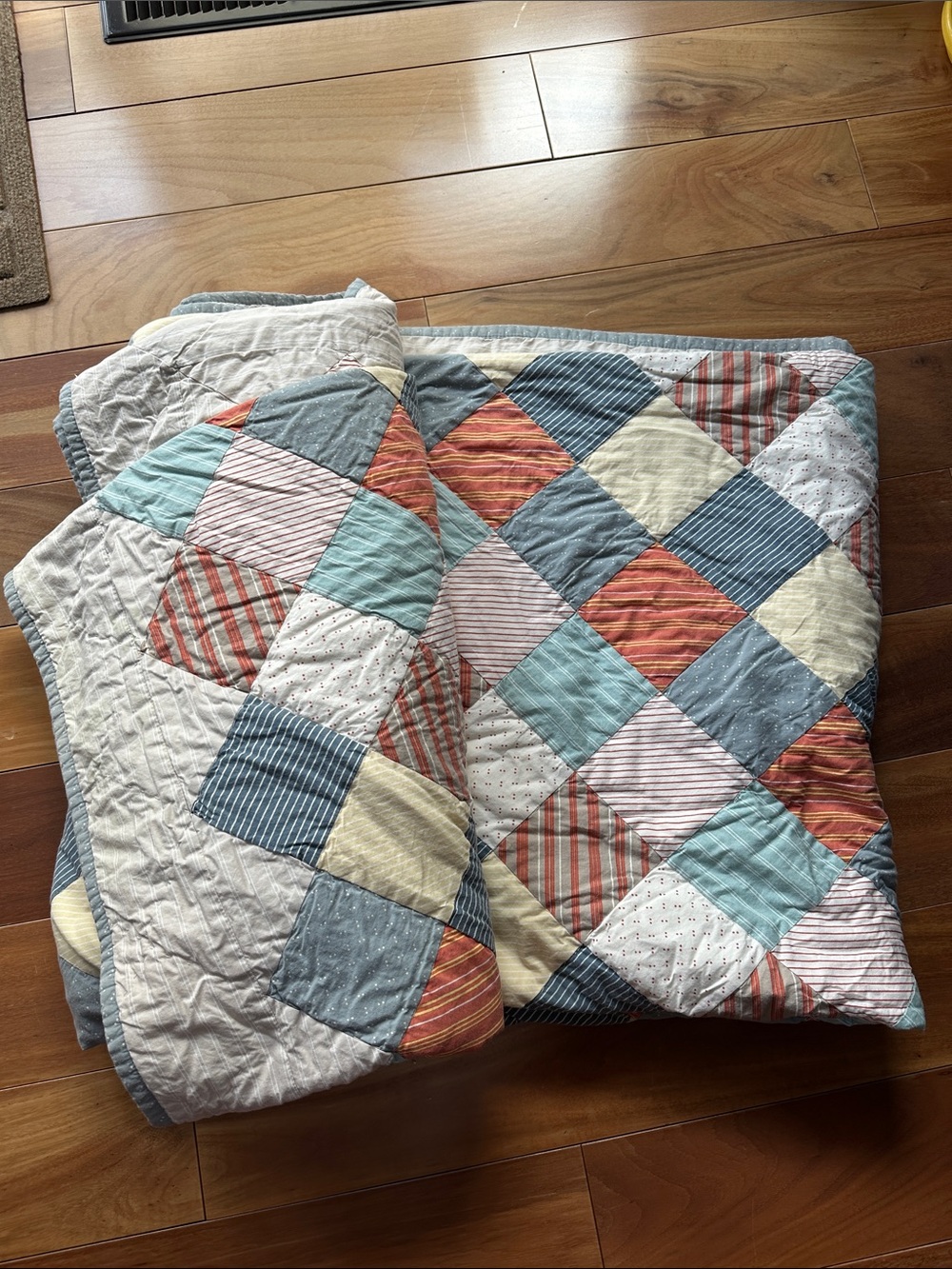 Garnet Hill QUEEN Patchwork Diamond Quilt Set in Blue, Coral & Cream